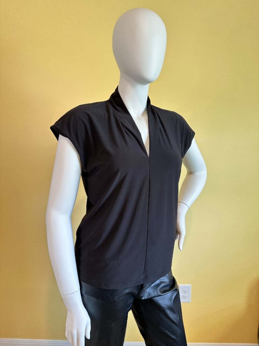 Buffalo David Bitton Black Draped V-Neck Cap Sleeve Top Size Large